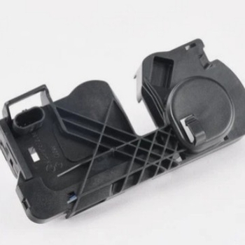Tunfer elektronička brava za motorni prostor – Mercedes-Benz A-klasa (W176) 2013–2018; dijelovi: 2468700558, 2468800460, 246 880 04 60; tip: elektronička brava