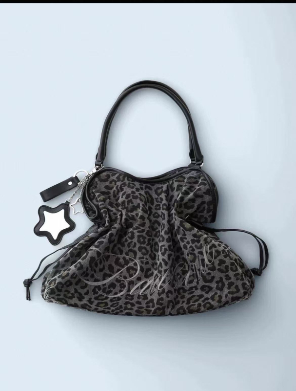 Kötött leopard mintás tote táska csillag alakú tükörmedállal, hengeres cipzáras táska, Mix and Match stílus, belső műbőr bélés