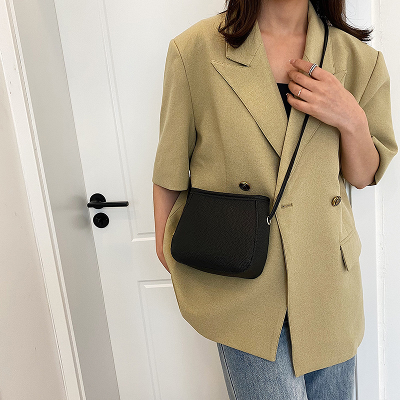 PU anyagú crossbody kosár táska, városi egyszerű stílus, vízszintes négyzet alak, cipzáras nyitás, szintetikus bőr bélés