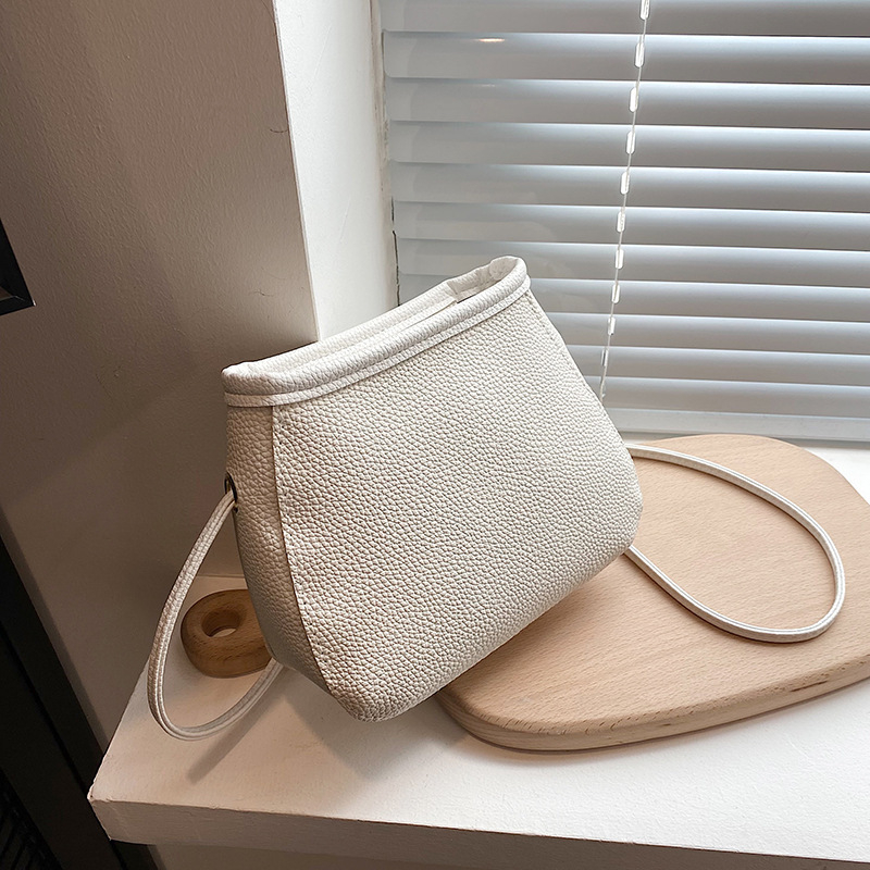 PU anyagú crossbody kosár táska, városi egyszerű stílus, vízszintes négyzet alak, cipzáras nyitás, szintetikus bőr bélés