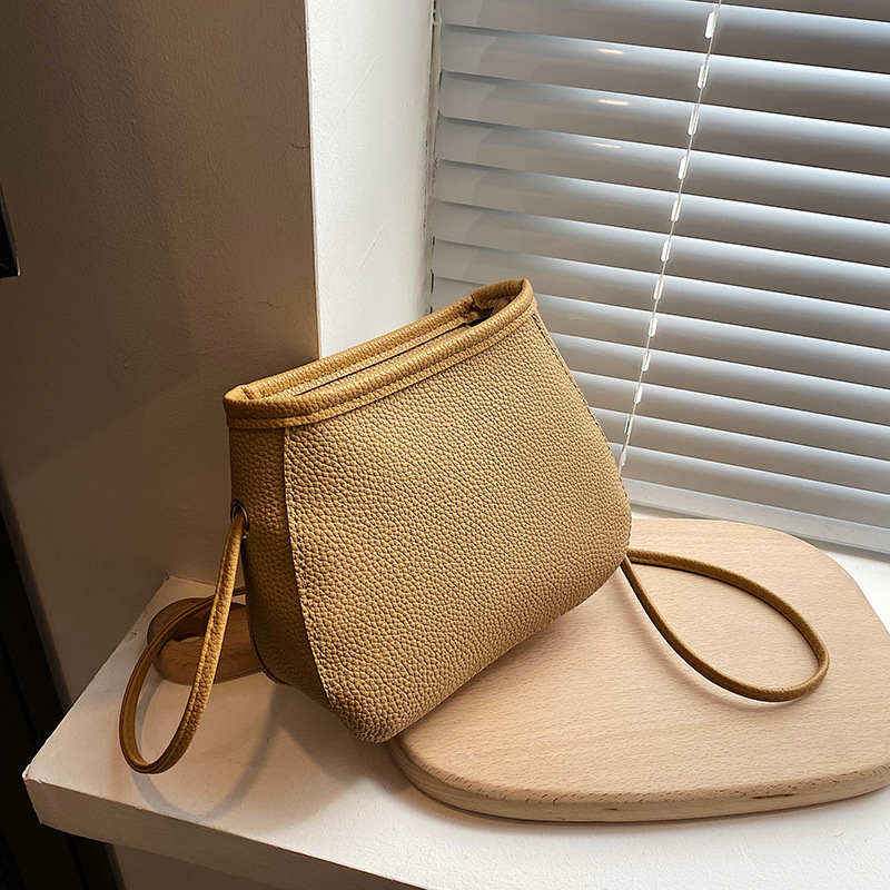 PU anyagú crossbody kosár táska, városi egyszerű stílus, vízszintes négyzet alak, cipzáras nyitás, szintetikus bőr bélés