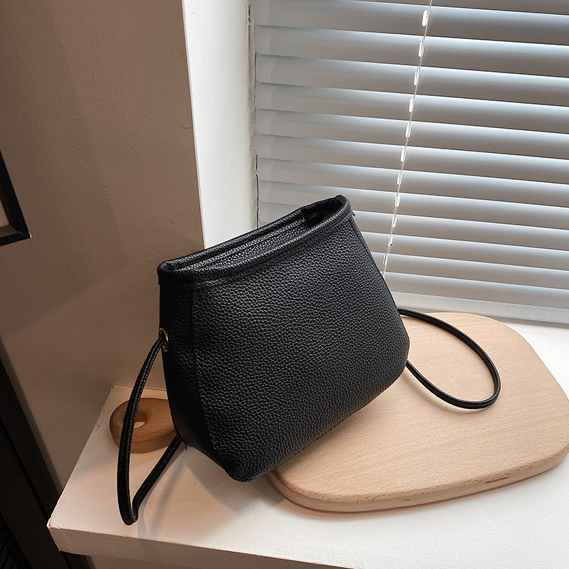 PU anyagú crossbody kosár táska, városi egyszerű stílus, vízszintes négyzet alak, cipzáras nyitás, szintetikus bőr bélés