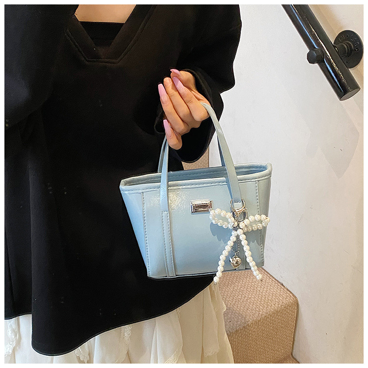 Geantă bucket din PU, căptușeală din poliester, închidere cu fermoar, buzunare pentru telefon și documente