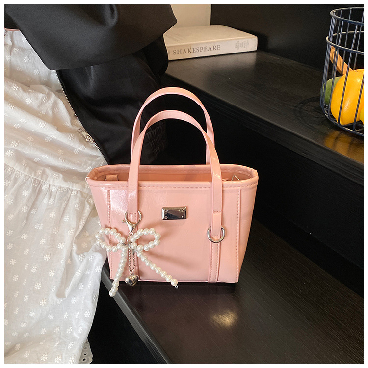 Geantă bucket din PU, căptușeală din poliester, închidere cu fermoar, buzunare pentru telefon și documente