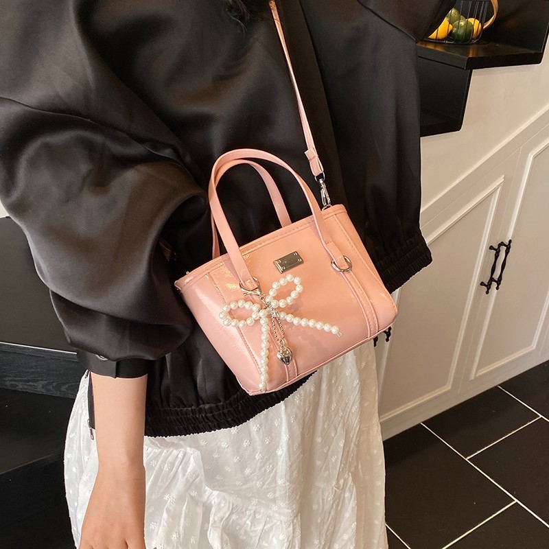 Geantă bucket din PU, căptușeală din poliester, închidere cu fermoar, buzunare pentru telefon și documente