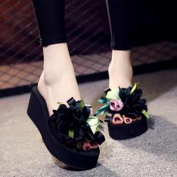 Női platformos szandál elasztikus felsőrésszel, TPR talppal, virágmintával, belső textile, vulkanizált talp