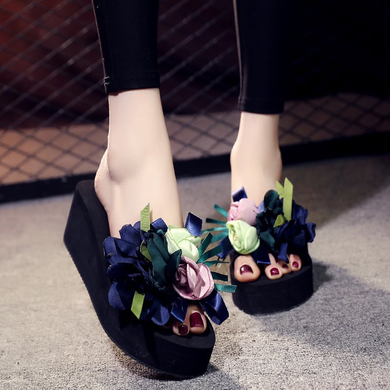 Női platformos szandál elasztikus felsőrésszel, TPR talppal, virágmintával, belső textile, vulkanizált talp