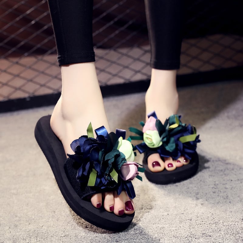 Női platformos szandál elasztikus felsőrésszel, TPR talppal, virágmintával, belső textile, vulkanizált talp