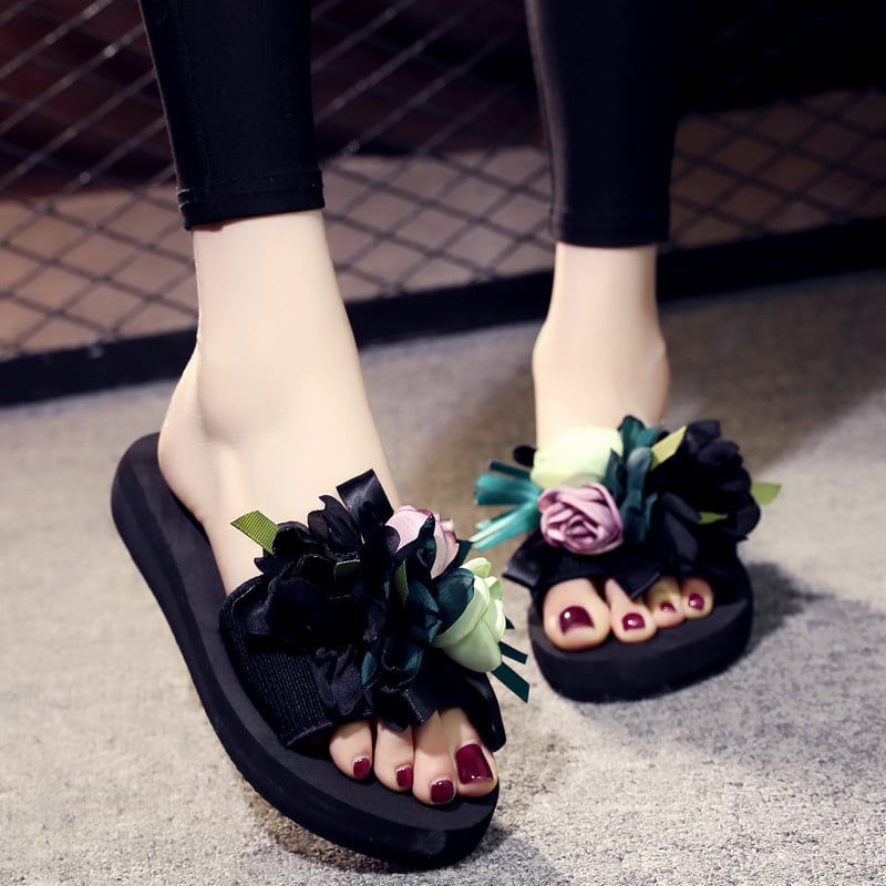 Női platformos szandál elasztikus felsőrésszel, TPR talppal, virágmintával, belső textile, vulkanizált talp