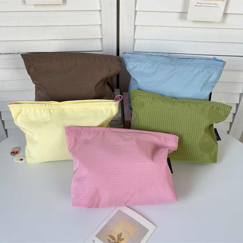 MAYRABBIT Najlonska kozmetička torbica s kariranim uzorkom – prenosni putni organizator, velika kapaciteta, vodootporan unutarnji pretinac, podstava od poliestera, gradski minimalistički stil (Proljeće 2025)