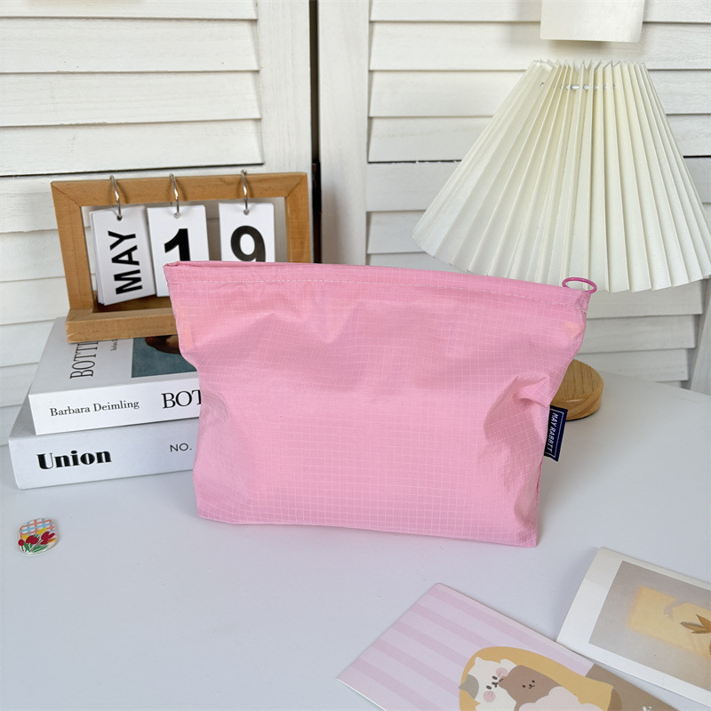 MAYRABBIT Najlonska kozmetička torbica s kariranim uzorkom – prenosni putni organizator, velika kapaciteta, vodootporan unutarnji pretinac, podstava od poliestera, gradski minimalistički stil (Proljeće 2025)