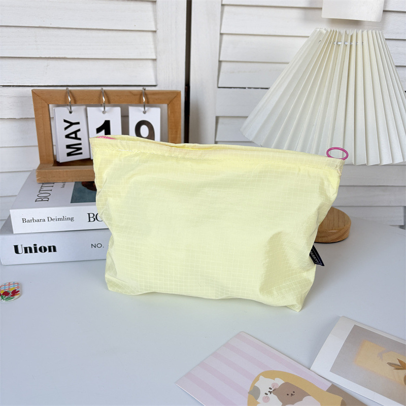 MAYRABBIT Najlonska kozmetička torbica s kariranim uzorkom – prenosni putni organizator, velika kapaciteta, vodootporan unutarnji pretinac, podstava od poliestera, gradski minimalistički stil (Proljeće 2025)