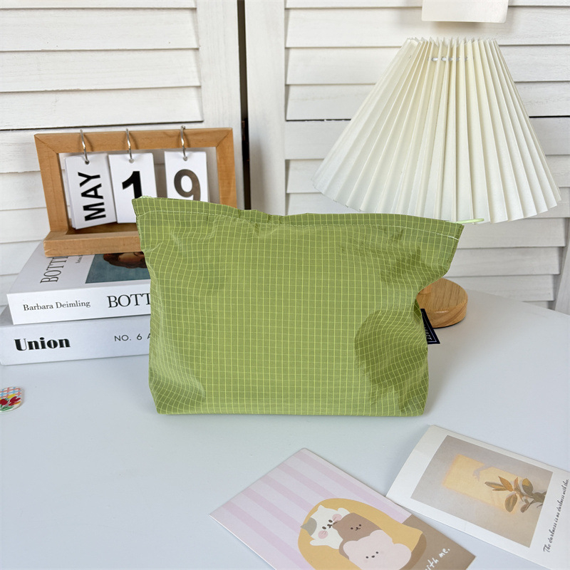 MAYRABBIT Najlonska kozmetička torbica s kariranim uzorkom – prenosni putni organizator, velika kapaciteta, vodootporan unutarnji pretinac, podstava od poliestera, gradski minimalistički stil (Proljeće 2025)