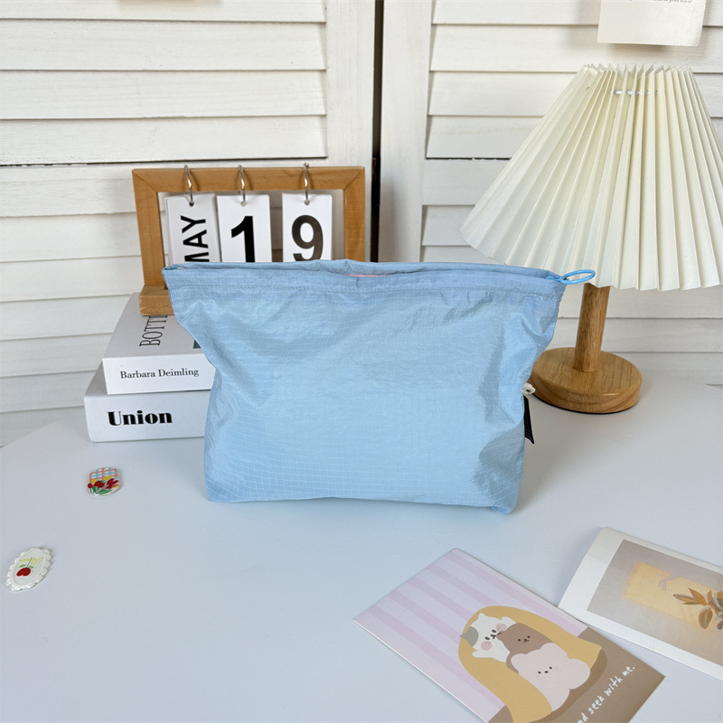 MAYRABBIT Najlonska kozmetička torbica s kariranim uzorkom – prenosni putni organizator, velika kapaciteta, vodootporan unutarnji pretinac, podstava od poliestera, gradski minimalistički stil (Proljeće 2025)