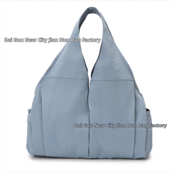 Dámska kanvasová tote taška, street fashion, horizontálny štvorcový tvar, magnetické zapínanie, polyesterová podšívka, jednoručný popruh, jar 2025