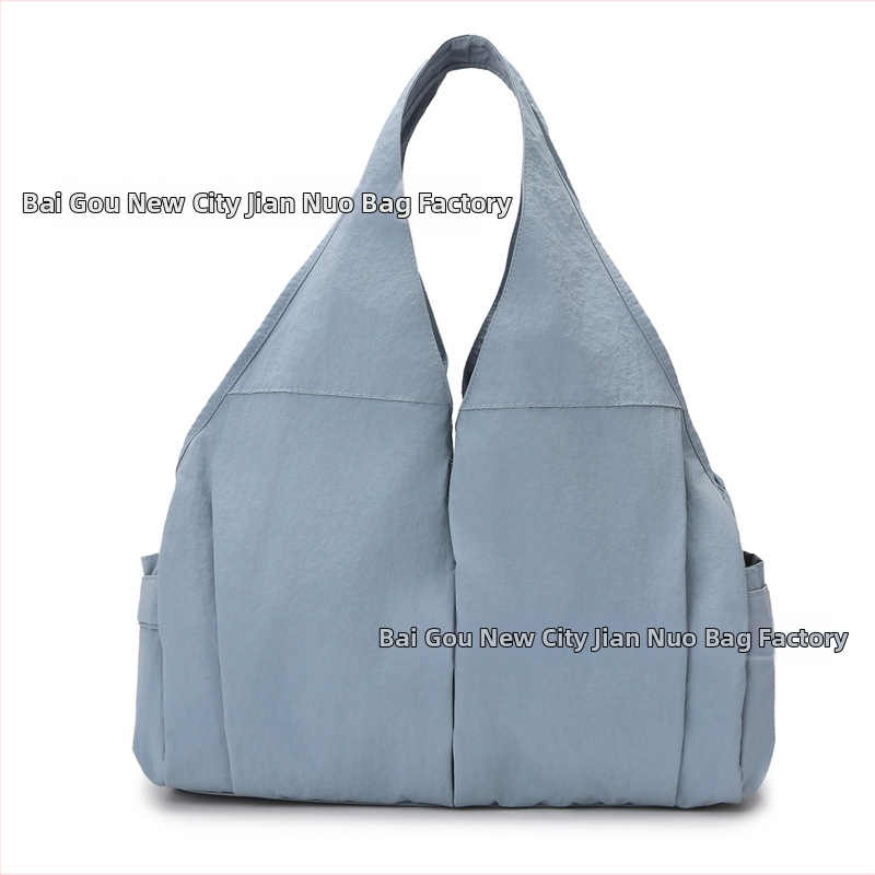 Dámska kanvasová tote taška, street fashion, horizontálny štvorcový tvar, magnetické zapínanie, polyesterová podšívka, jednoručný popruh, jar 2025