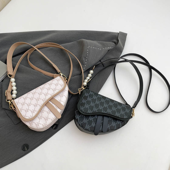 Xiuquan PU saddle táska nőknek, városi egyszerű stílus, mágneszár, belső mobiltelefon zseb, vízszintes négyzet alak