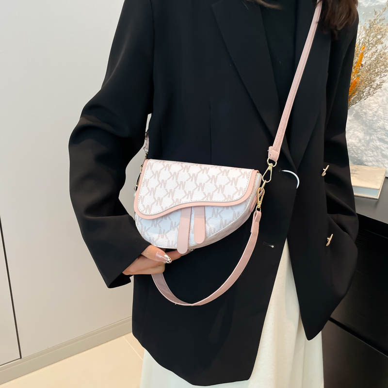 Xiuquan PU saddle táska nőknek, városi egyszerű stílus, mágneszár, belső mobiltelefon zseb, vízszintes négyzet alak