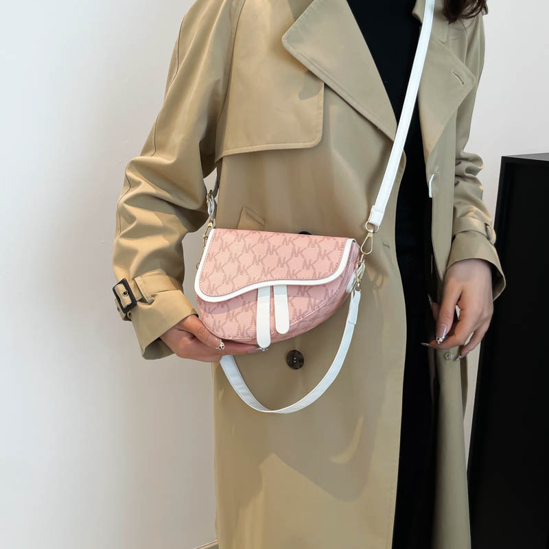 Xiuquan PU saddle táska nőknek, városi egyszerű stílus, mágneszár, belső mobiltelefon zseb, vízszintes négyzet alak