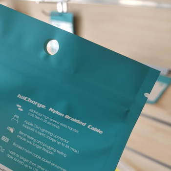 MATT ZIP-LOCK zacskó kábelekhez, fülhallgatókhoz és ékszerekhez — testreszabható zárási hossz, új anyag, ajándékcsomagolás, márka Guest First