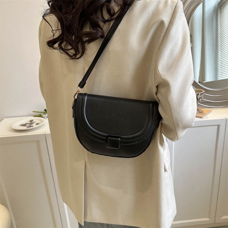 Geantă crossbody – simplitate urbană, PU, mică geantă pătrată, formă orizontală pătrată, închidere magnetică