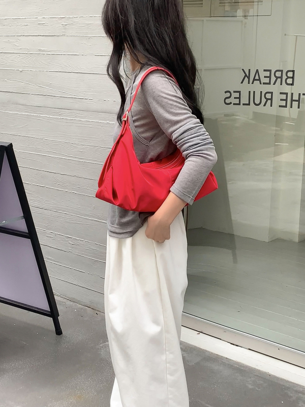 Nylonová dámska taška cez rameno, tvar vankúša, zapínanie na zips, podšívka z polyesteru, skrytá zipsová kapsa a kapsa na ID, mestský jednoduchý štýl