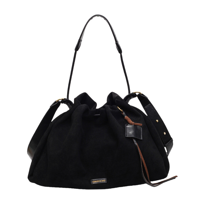 Dámska velúr taška cez rameno, horizontálny štvorcový tvar, magnetické zapínanie, vnútorná kapsa na telefón a laminovaná kapsa so zipsom, jedna ramenná popruh