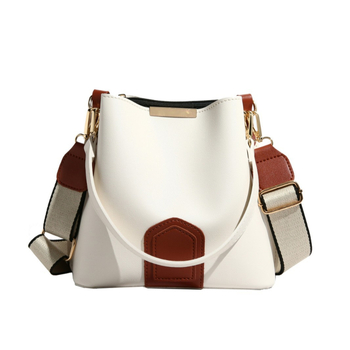 Bucket taška — PU materiál, oválny tvar, magnetické zapínanie, vnútorné vrecká so zipsom, vrecko na telefón, vrecko na ID, jar 2025