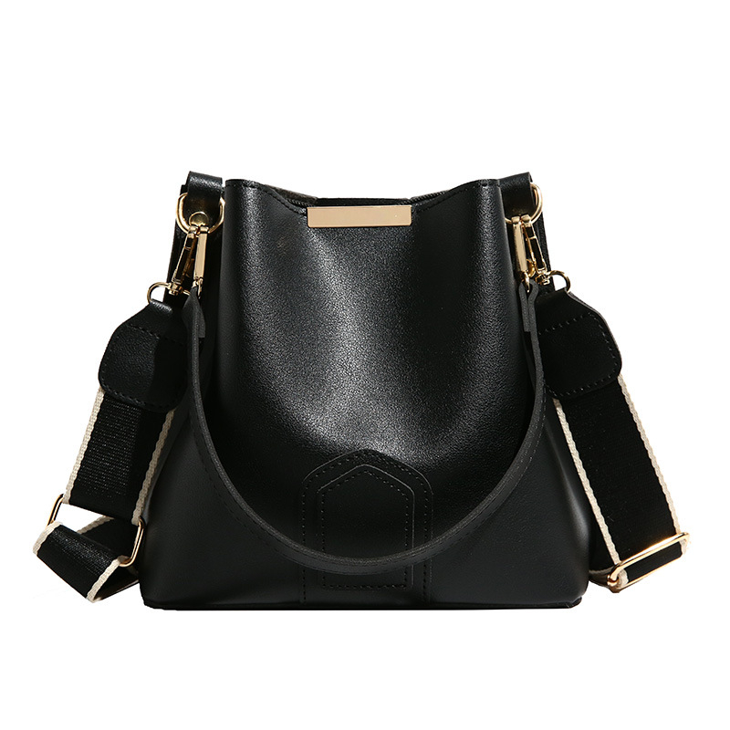 Bucket taška — PU materiál, oválny tvar, magnetické zapínanie, vnútorné vrecká so zipsom, vrecko na telefón, vrecko na ID, jar 2025