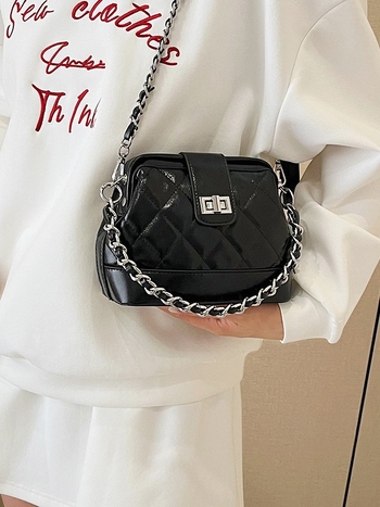Geantă PU de tip shell cu lanț – formă orizontală pătrată, curea crossbody, închidere cu lacăt, buzunar interior cu fermoar și buzunar ID, pentru uz zilnic