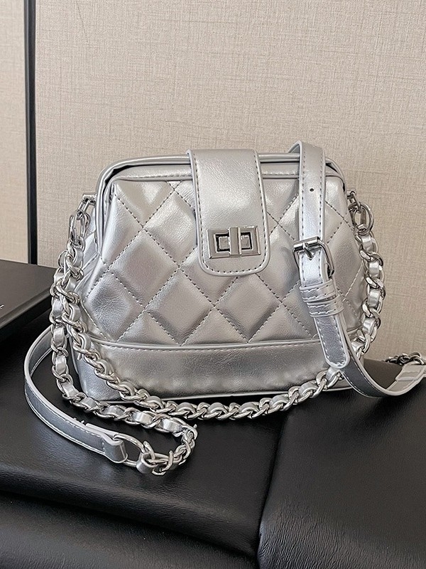 Geantă PU de tip shell cu lanț – formă orizontală pătrată, curea crossbody, închidere cu lacăt, buzunar interior cu fermoar și buzunar ID, pentru uz zilnic