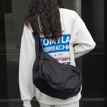 Geantă dumpling din nylon, stil urban simplu, formă orizontală pătrată, închidere cu fermoar.