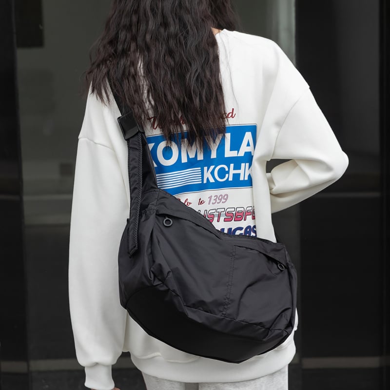 Geantă dumpling din nylon, stil urban simplu, formă orizontală pătrată, închidere cu fermoar.