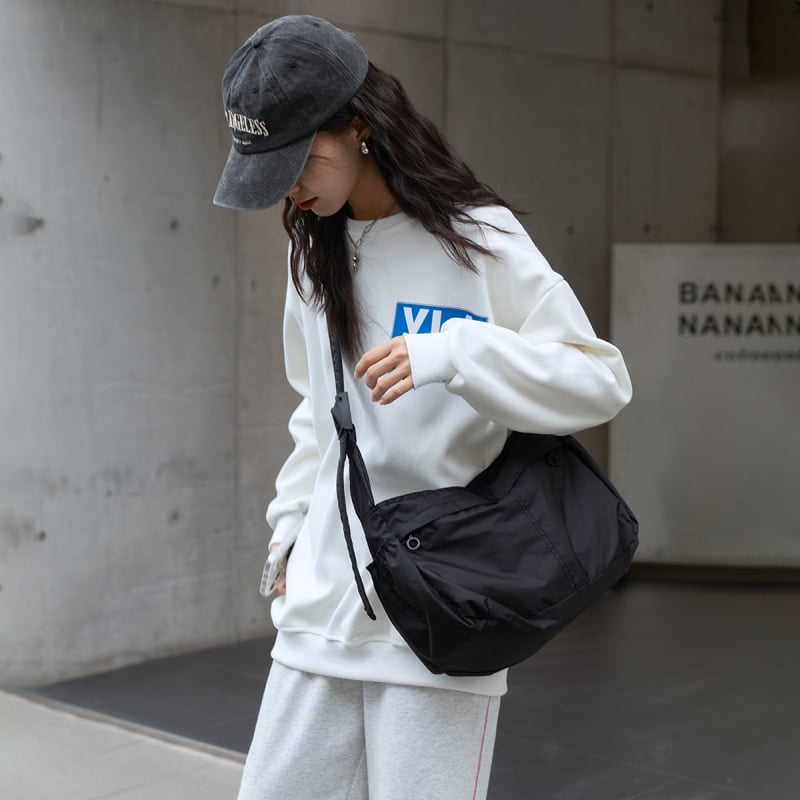 Geantă dumpling din nylon, stil urban simplu, formă orizontală pătrată, închidere cu fermoar.