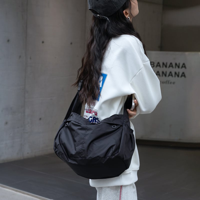 Geantă dumpling din nylon, stil urban simplu, formă orizontală pătrată, închidere cu fermoar.