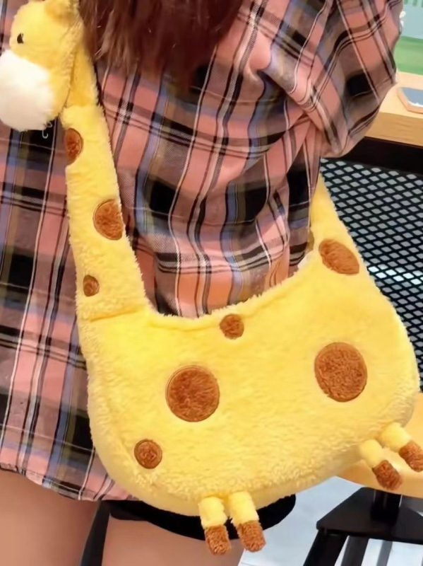 Plyšová žirafí taška typu tote, vodorovný štvorcový tvar, zips, podšívka z nylonu