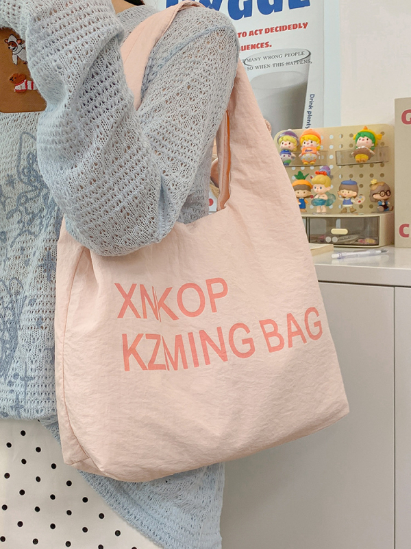 Geantă de umăr pentru femei în stil Korean Ins, nailon, formă orizontal pătrată, căptușeală poliester, buzunar interior cu fermoar