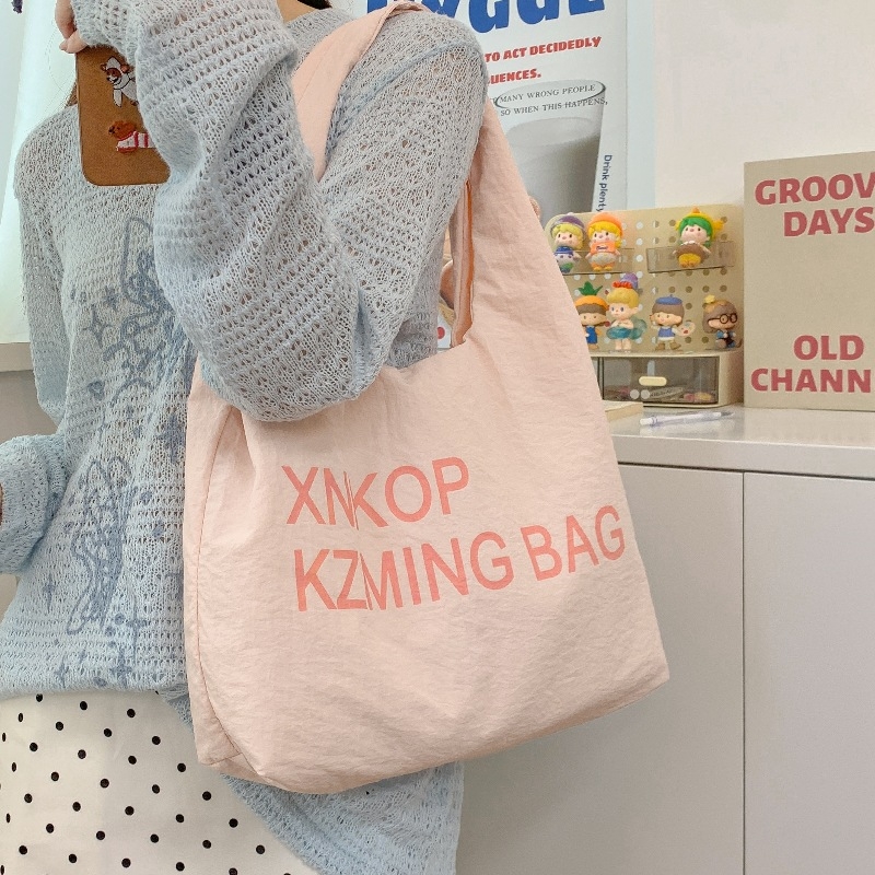 Geantă de umăr pentru femei în stil Korean Ins, nailon, formă orizontal pătrată, căptușeală poliester, buzunar interior cu fermoar