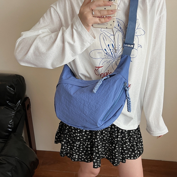 Geantă crossbody Dumpling pentru femei - Capacitate mare, Stil urban, Material textil, Închidere cu fermoar, Buzunar interior cu fermoar