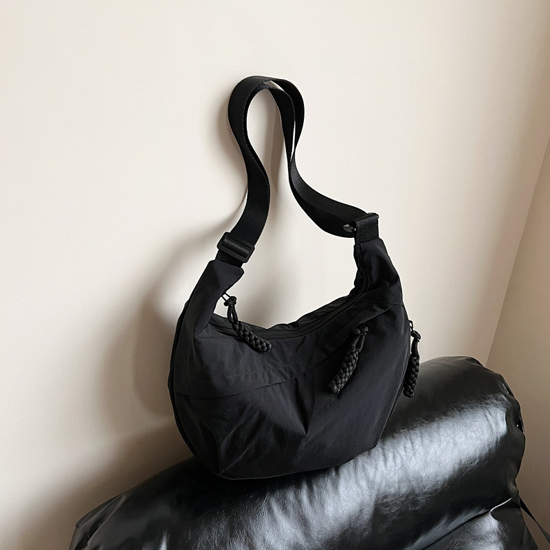 Geantă crossbody Dumpling pentru femei - Capacitate mare, Stil urban, Material textil, Închidere cu fermoar, Buzunar interior cu fermoar