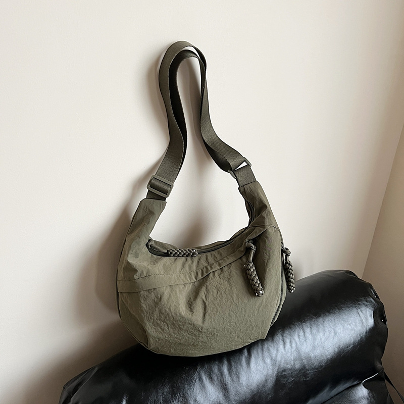 Geantă crossbody Dumpling pentru femei - Capacitate mare, Stil urban, Material textil, Închidere cu fermoar, Buzunar interior cu fermoar