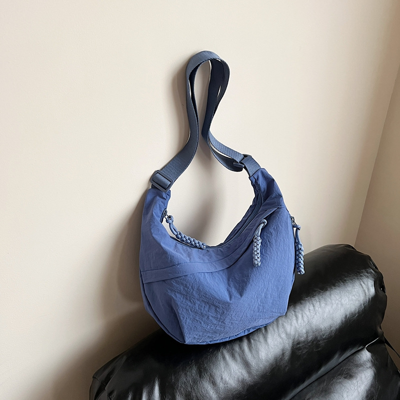 Geantă crossbody Dumpling pentru femei - Capacitate mare, Stil urban, Material textil, Închidere cu fermoar, Buzunar interior cu fermoar