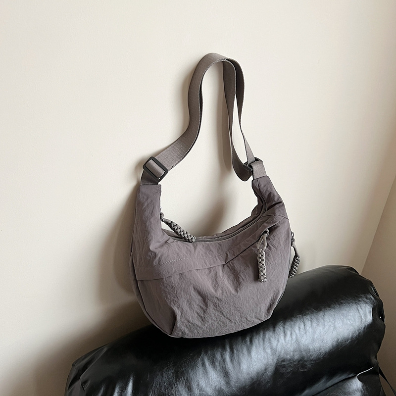 Geantă crossbody Dumpling pentru femei - Capacitate mare, Stil urban, Material textil, Închidere cu fermoar, Buzunar interior cu fermoar