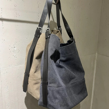 NX Geantă Tote din pânză și piele de vită — formă verticală pătrată, căptușeală din pânză, primăvara 2025
