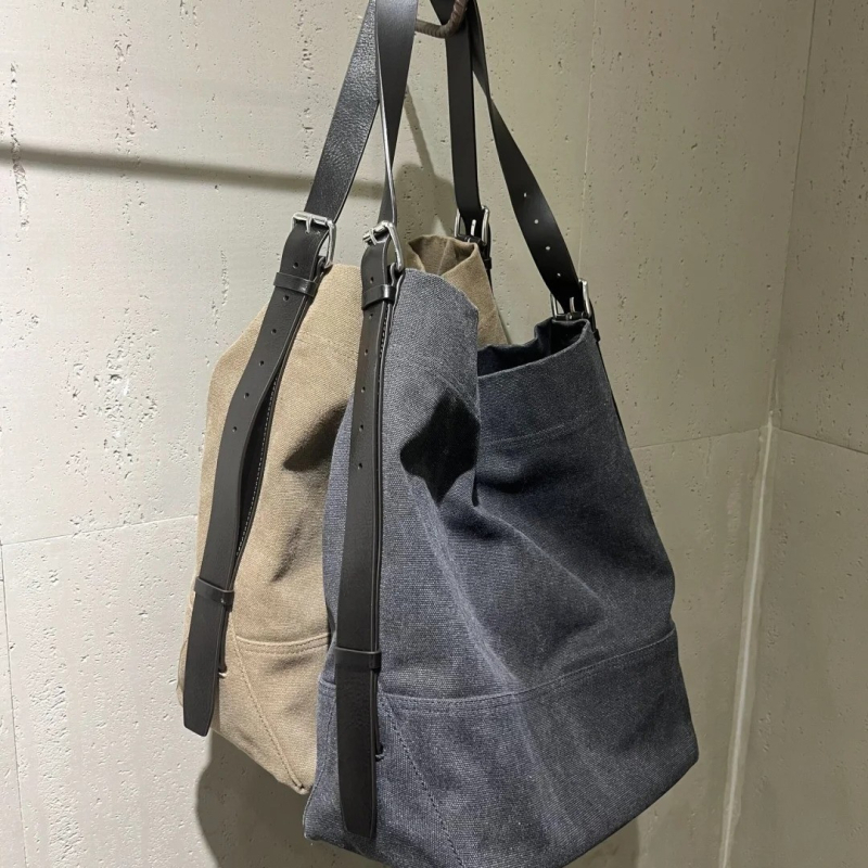 NX Geantă Tote din pânză și piele de vită — formă verticală pătrată, căptușeală din pânză, primăvara 2025