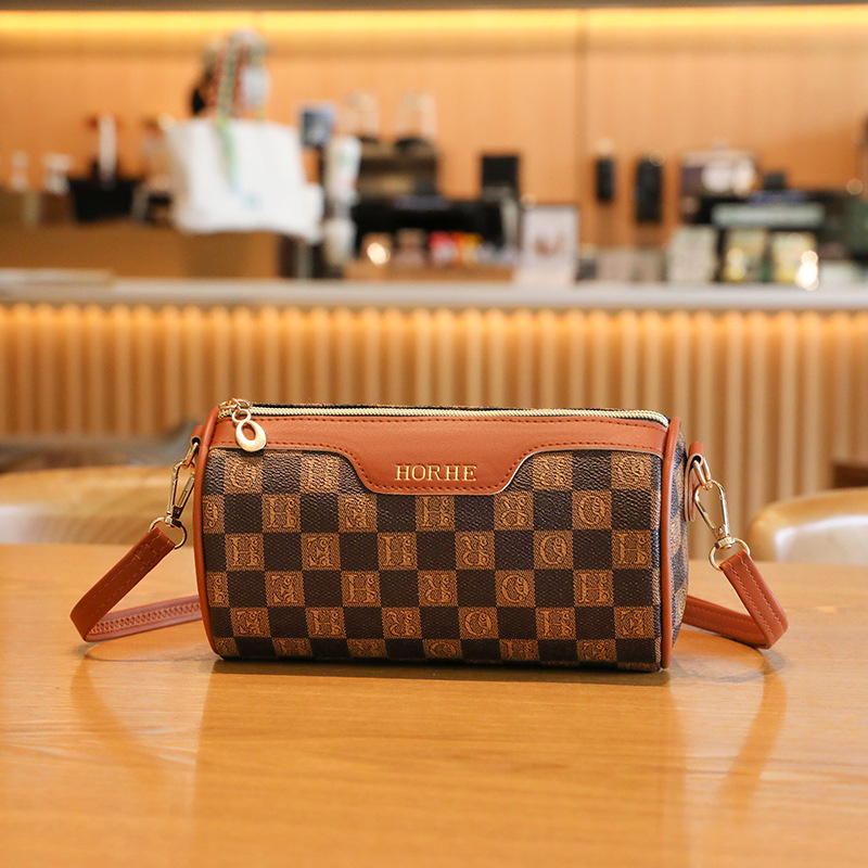 Geantă cilindrică pentru femei, crossbody, PU – stil Boston, închidere cu fermoar, buzunare interne pentru telefon și buletin (Primăvara 2023)