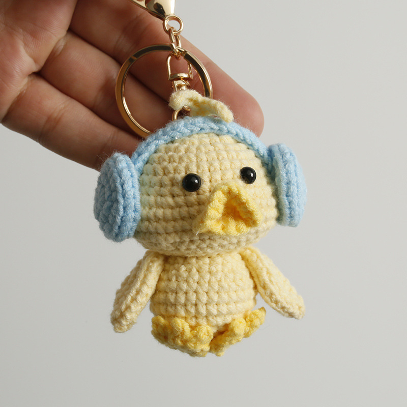 Papusa de rață croșetată manual pentru telefon, material lână, formă: pandantiv pentru chei, stil desen animat, vară 2025