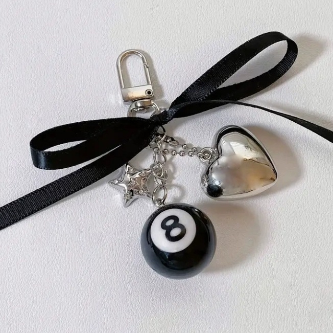 Privjesak za torbu i lanac za telefon s 8-ball kuglom i mašnicom, ručno izrađene perle, plastika/smola, srčani uzorak, proljeće 2025