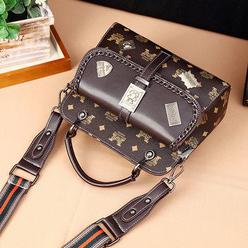 Női crossbody táska – utcai divat, retro dizájn, PU anyag, Messenger-stílusú táska, cipzáras nyitás, belső cipzáras zseb és telefonzseb