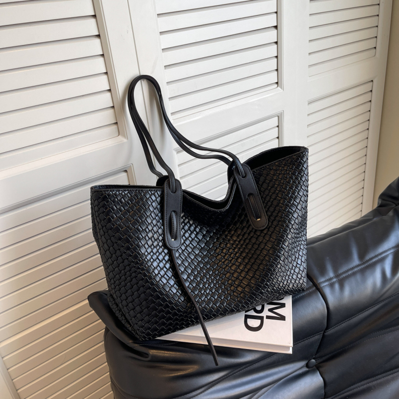 Tote táska – PU denim, cipzár, vízszintes négyszögletes forma, poliészter bélés, belső telefontartó zseb, egy vállpánt